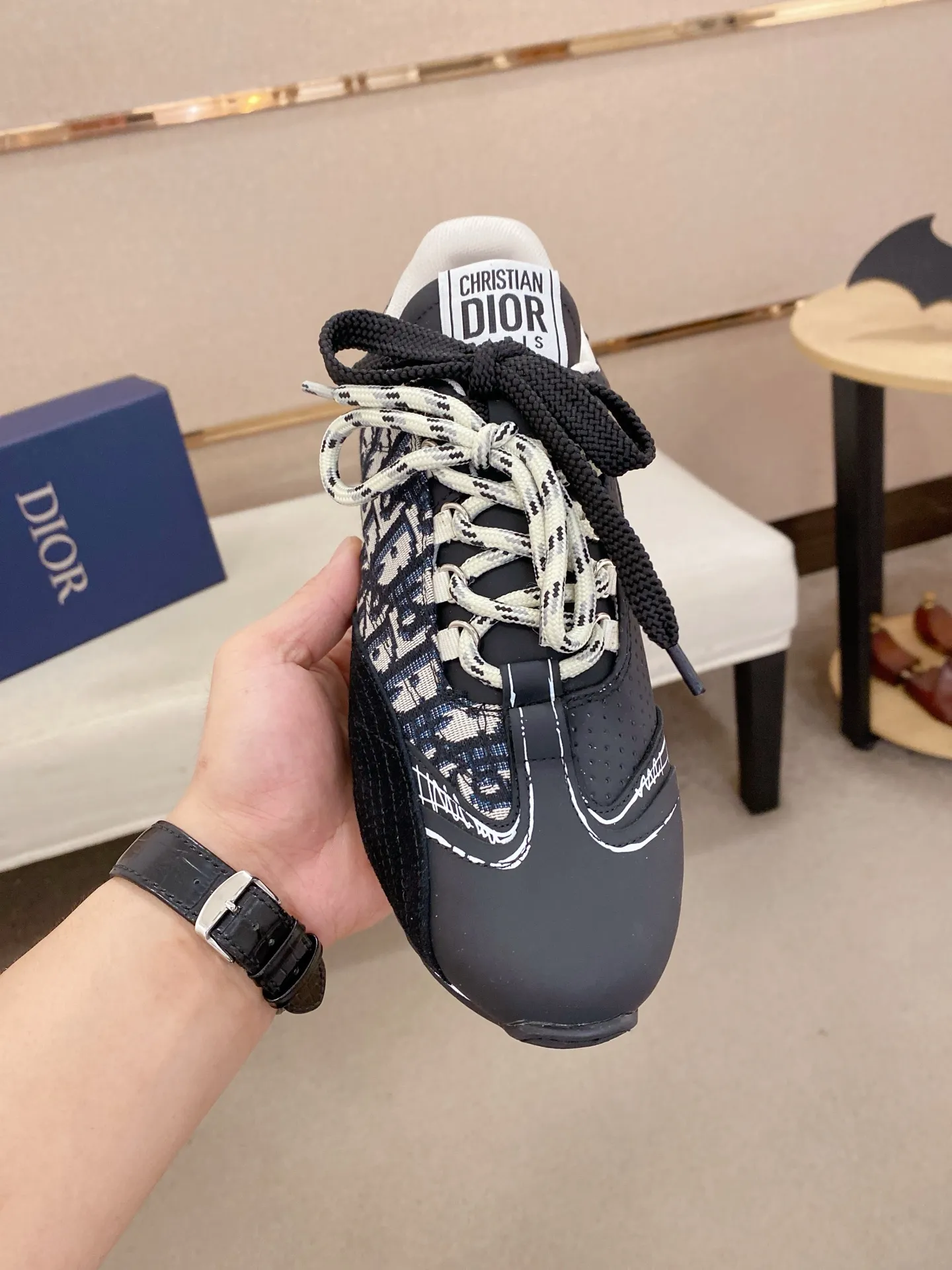 Men's shoes💰: 500💰Couple style💏 [Dior·Dior] New casual sports style men's shoes, new spring and summer design, perfect workmanship, lace-up lazy style to create wardrobe quality, upper: imported first-layer cowhide, mesh breathable lining soft and comfortable, ultra-light TPU wear-resistant outsole, simple, versatile fashion men's shoes, excellent color code number 35--44. (45,46 customized items are not returnable or exchangeable)